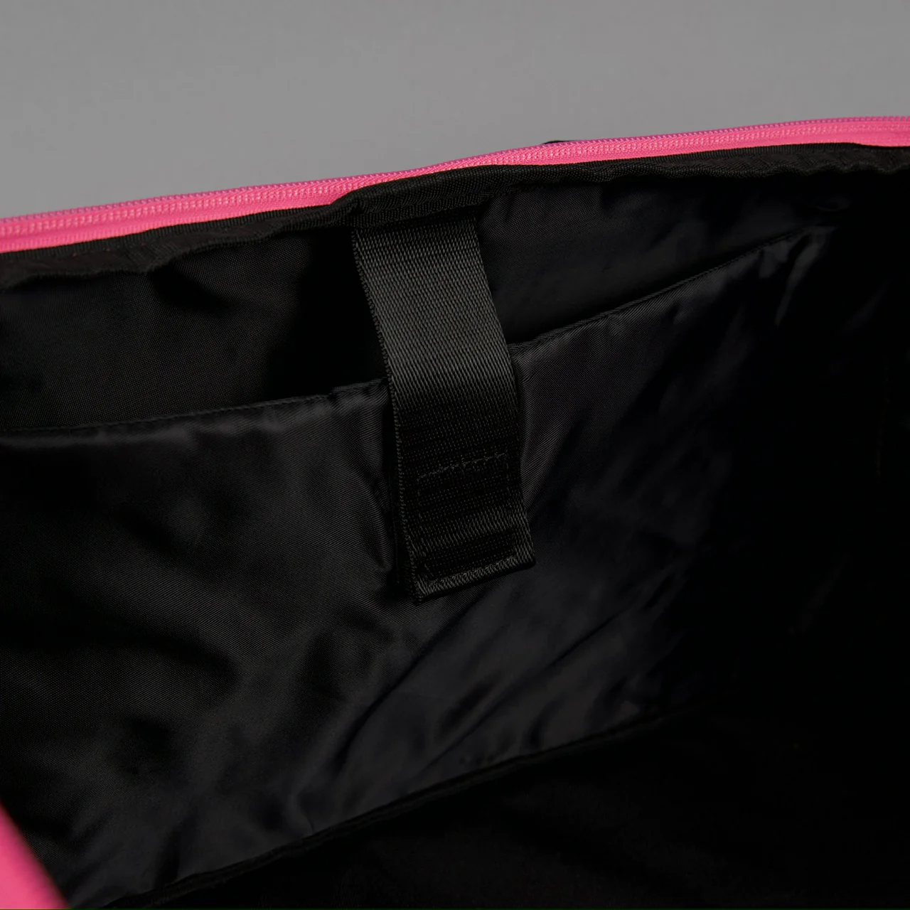 30L Perfect Duffle Bag Neon Pink - Image 22
