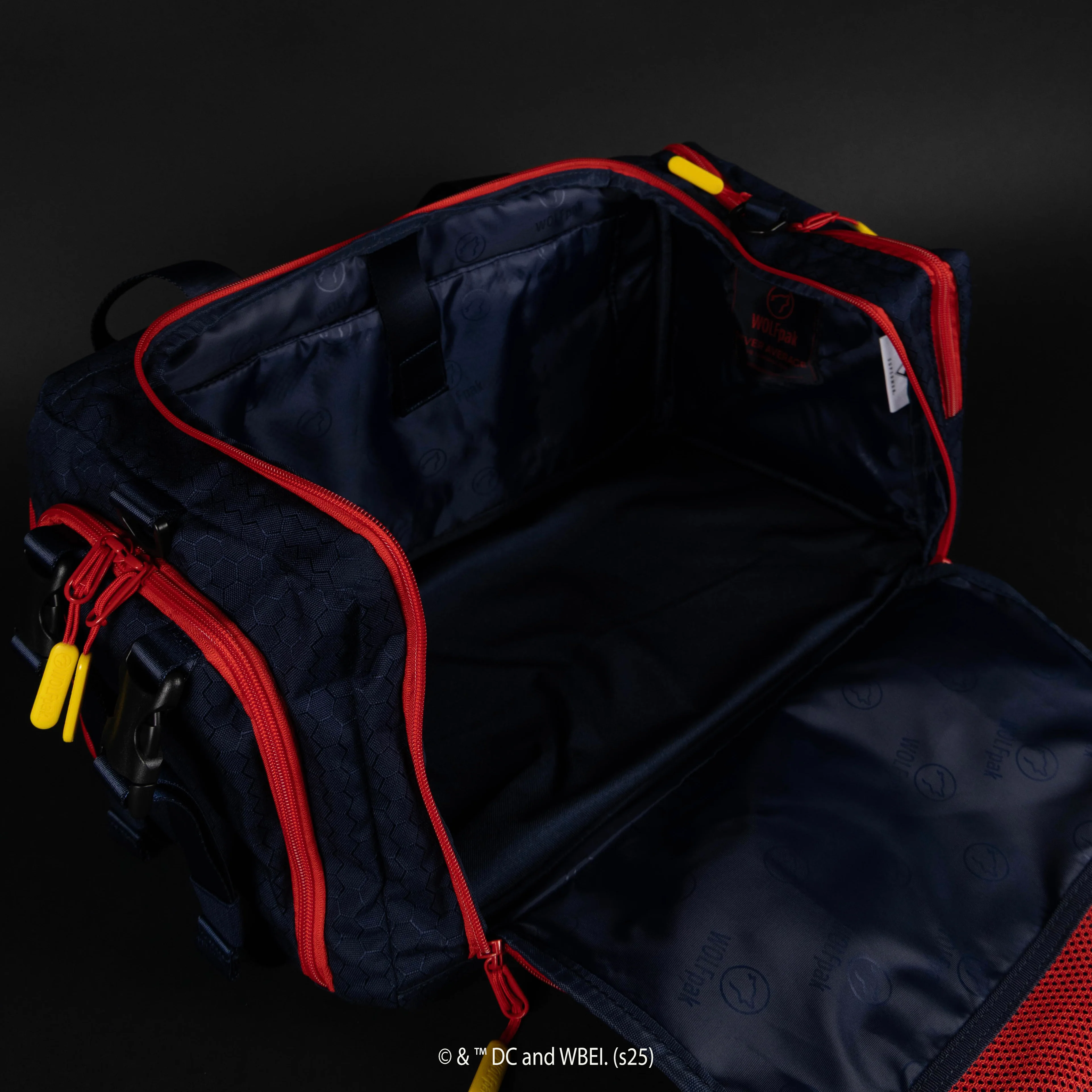 30L Perfect Duffle Bag Superman 2025 - Image 19