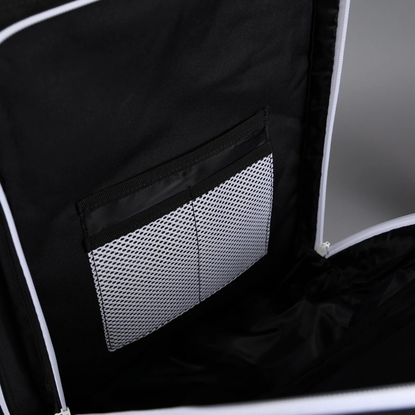 45L Alpha Black with White Accents Meal Prep Management - Image 7