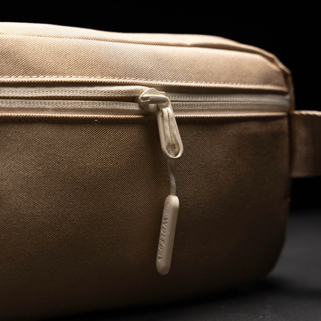 Crossbody Pack Neutral - Image 9